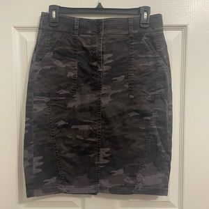 4/$20 Ann Taylor Loft Camo skirt